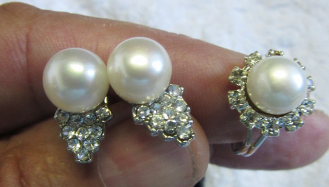 Set Matching Pearl Earrings and Ring 