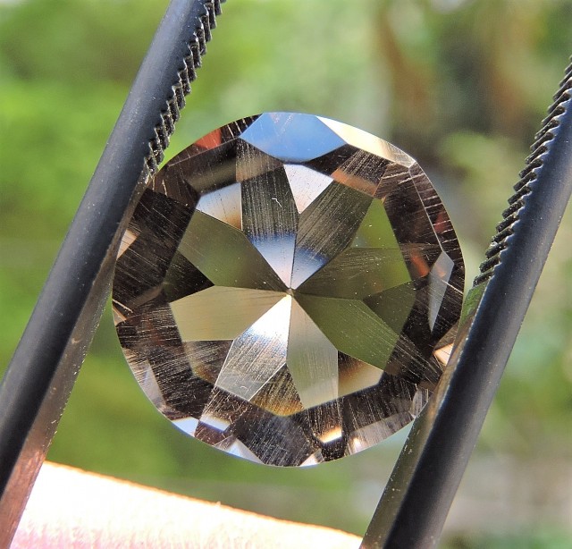 5.70ct VVS FACETED BRAZILIAN SMOKEY QUARTZ GEMSTONE