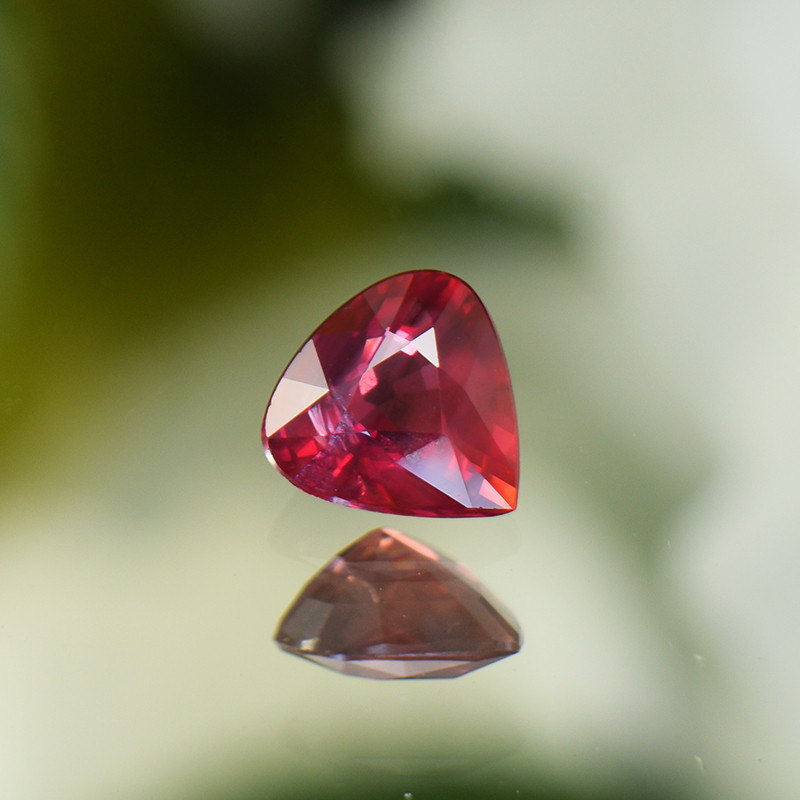 piedra preciosa de rubí rojo de mozambique