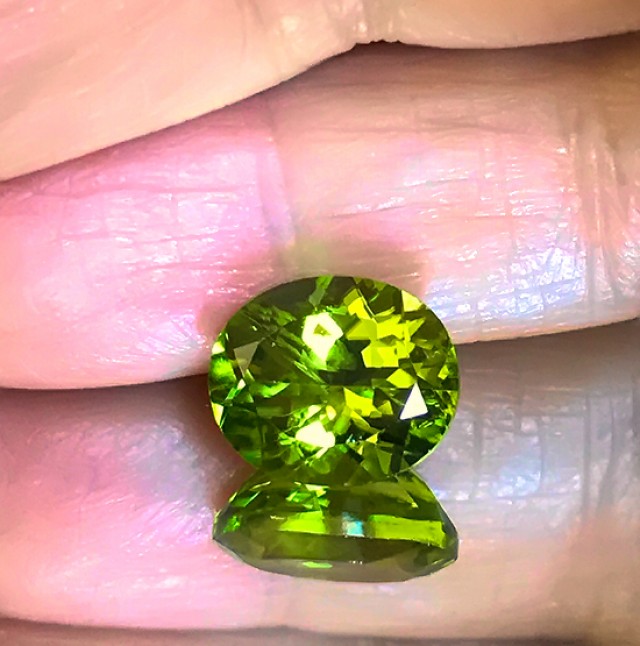 4.55ct Vibrant Green Himalayan Peridot VS Stunning for Setting