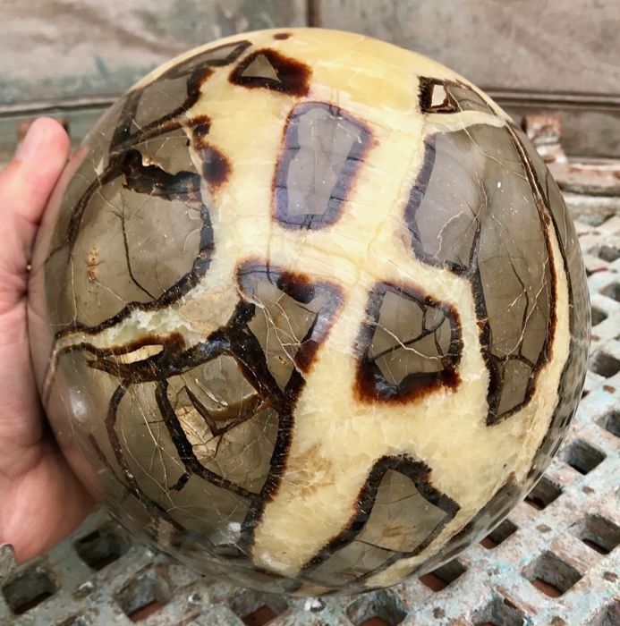 septarian gemstone sphere - healing properties