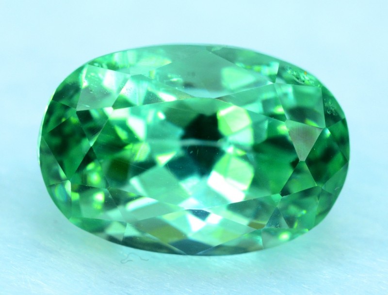 10.50 ct Oval Shape cut Lush Green Spodumene Gemstone