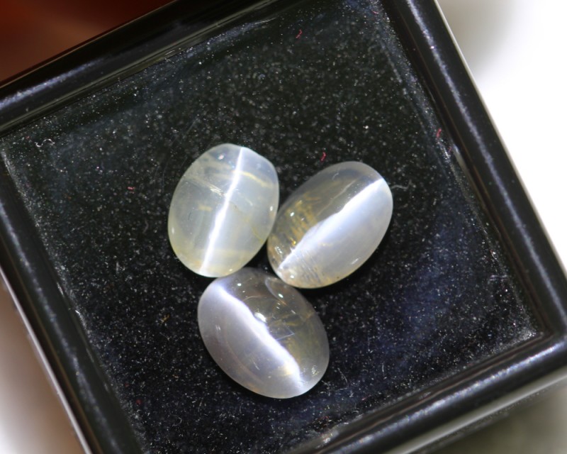 types of quartz - cat's eye quartz gemstone