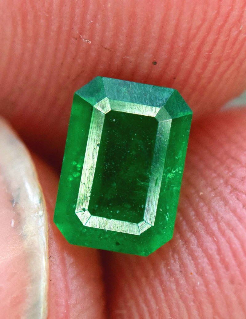0 60 Carats Natural Swat Deep Color Emerald Gemstone