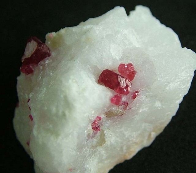 SPINEL ROUGH SPECIMEN 164 CTS [MX1437]