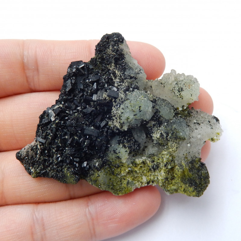 100.5Ct Natural Babingtonite Gemstone Specimens ,Raw Gemstone B543