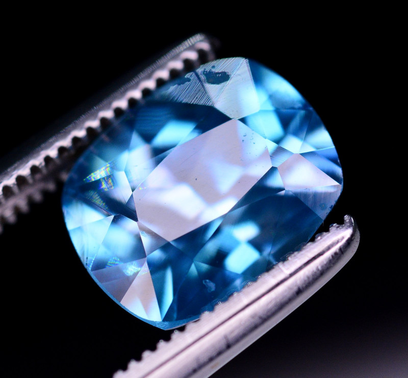 Top Quality 2.90 Ct Natural Vibrant Blue Zircon