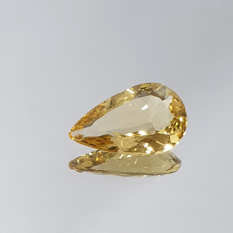 golden yellow heliodor gemstone