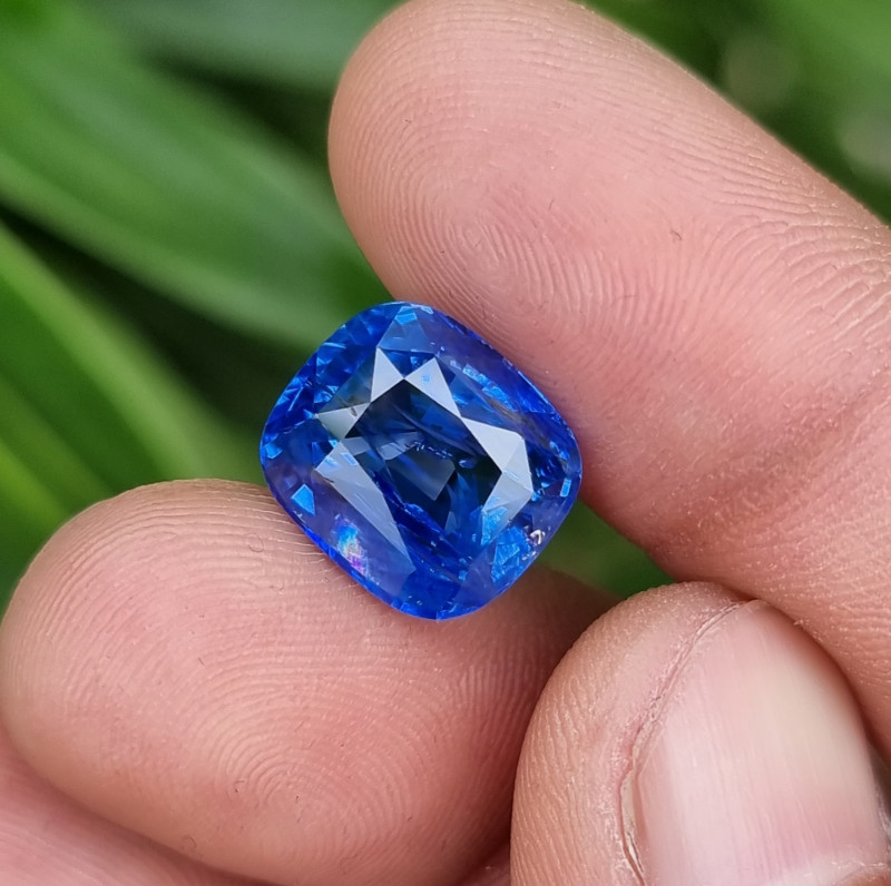 1.32 crts CGL Certified cornflower sapphire,unheated,Sirilanka 1.32 crts CGL Certified cornflower sapphire,unheated,Sirilanka