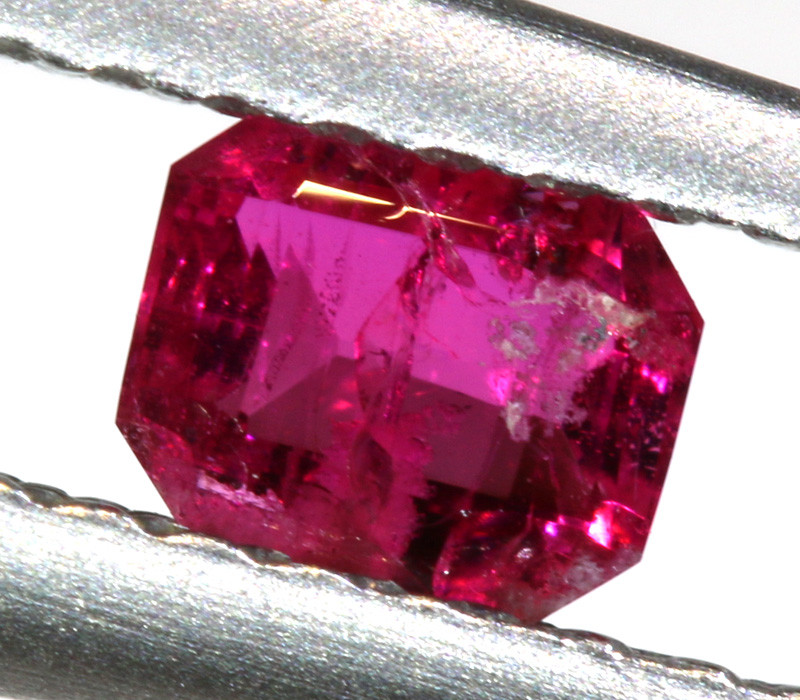 bixbite red beryl gemstone