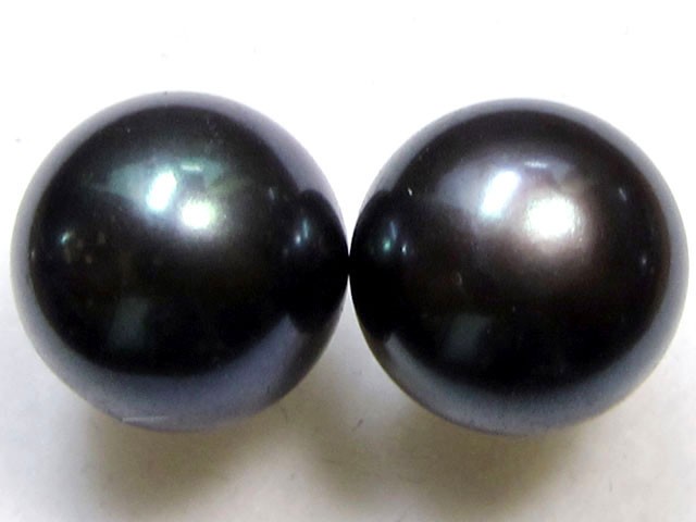 black pearl earrings