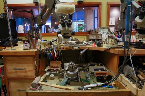 Jeweler's Workbench Buying Guide - International Gem Society