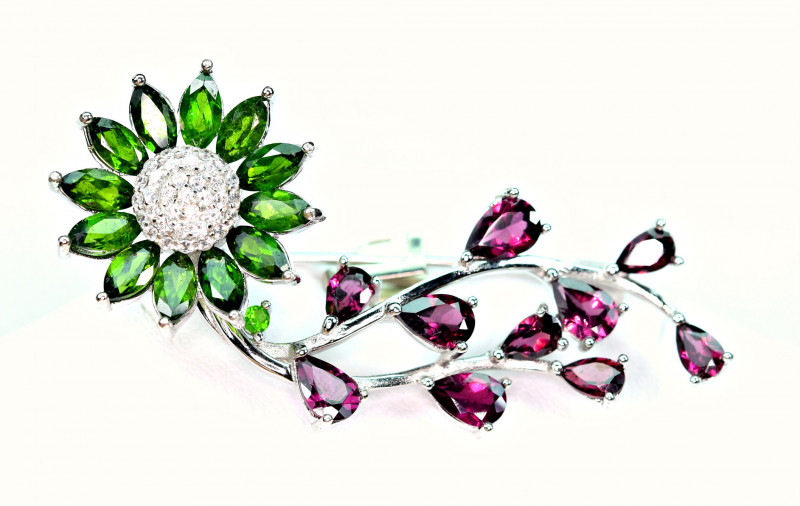 chrome diopside gemstone brooch with rhodolite garnet and cubic zirconia