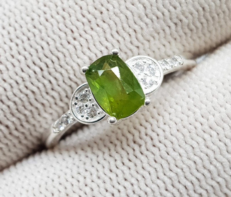 demantoid garnet gemstone ring