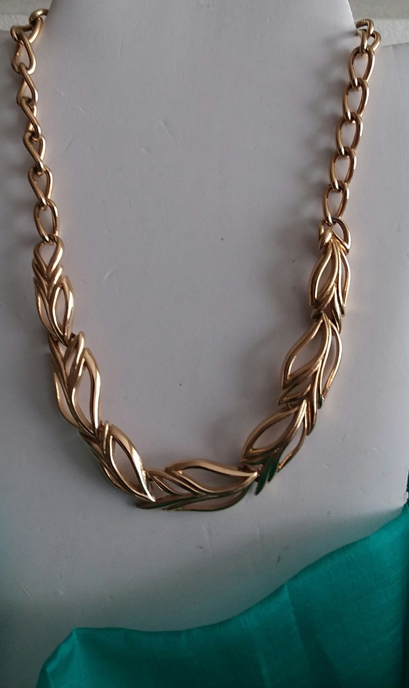 VINTAGE TRIFARI ADJUSTABLE CHOKER 