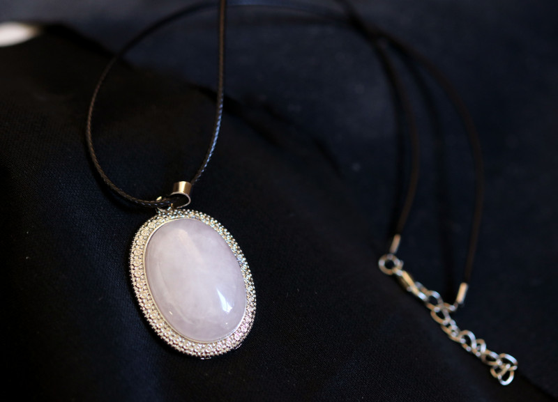 rose quartz gemstone necklace