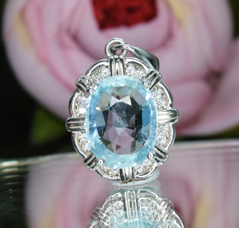 aquamarine gemstone faceted pendant with cubic zirconia