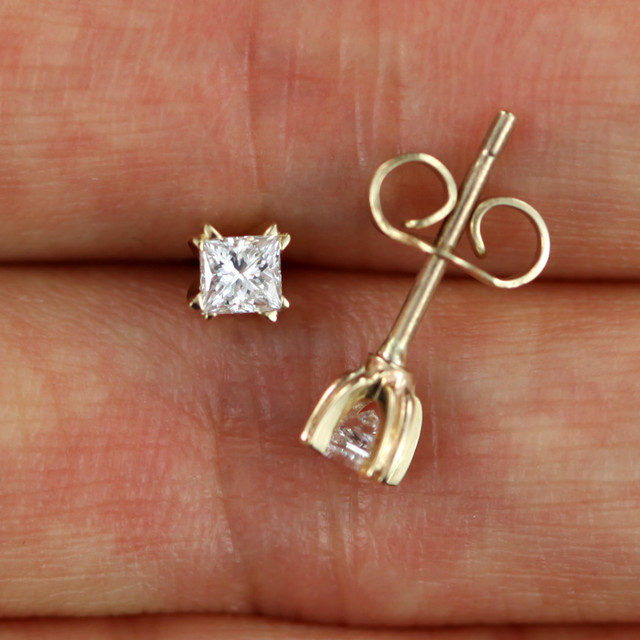 0.35 Cts Australian 18ct Gold Classic Diamond Earrings