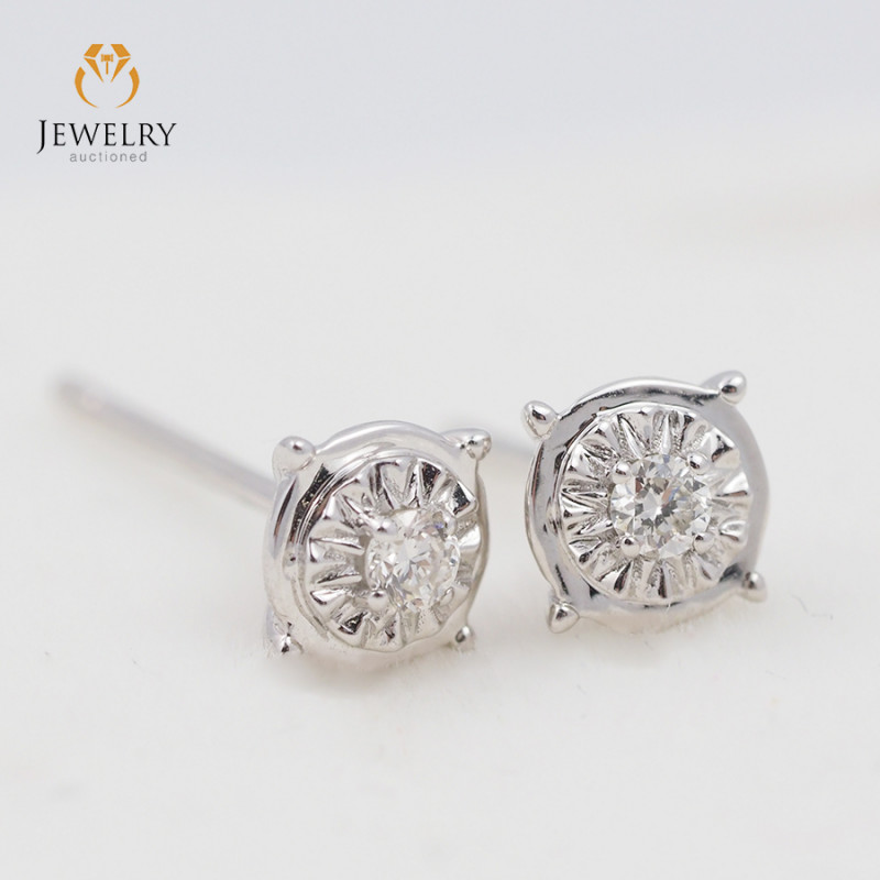 18 K White Gold Diamond earrings 10 E11352