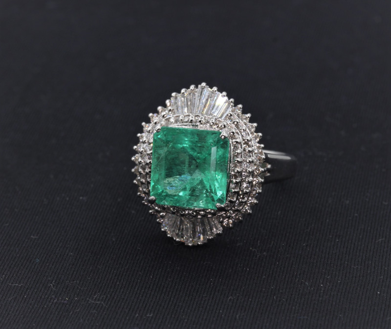 natural emeraldcut emerald and diamonds in 95cplatinum ring