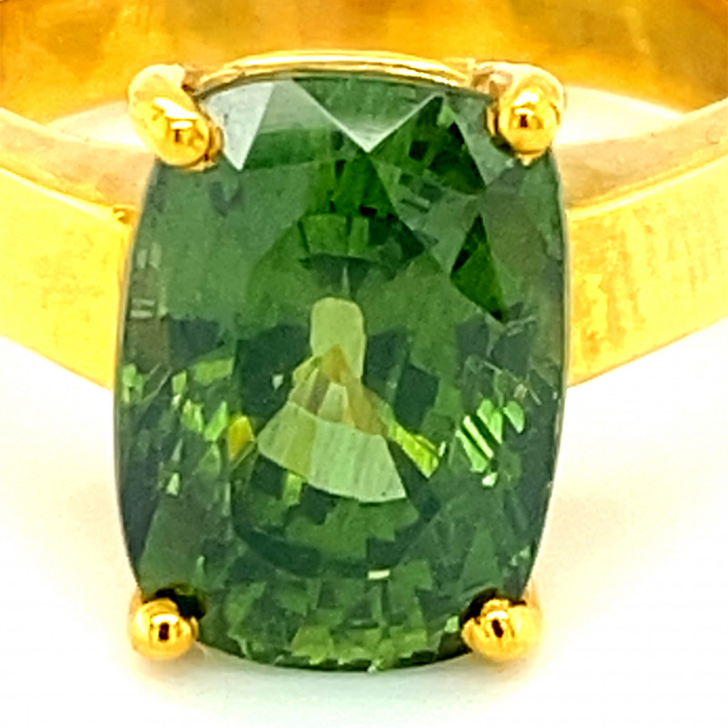 Green Zircon 8.90ct Solid 18K Yellow Gold Solitaire