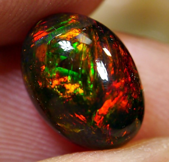 geräucherter schwarzer Opal