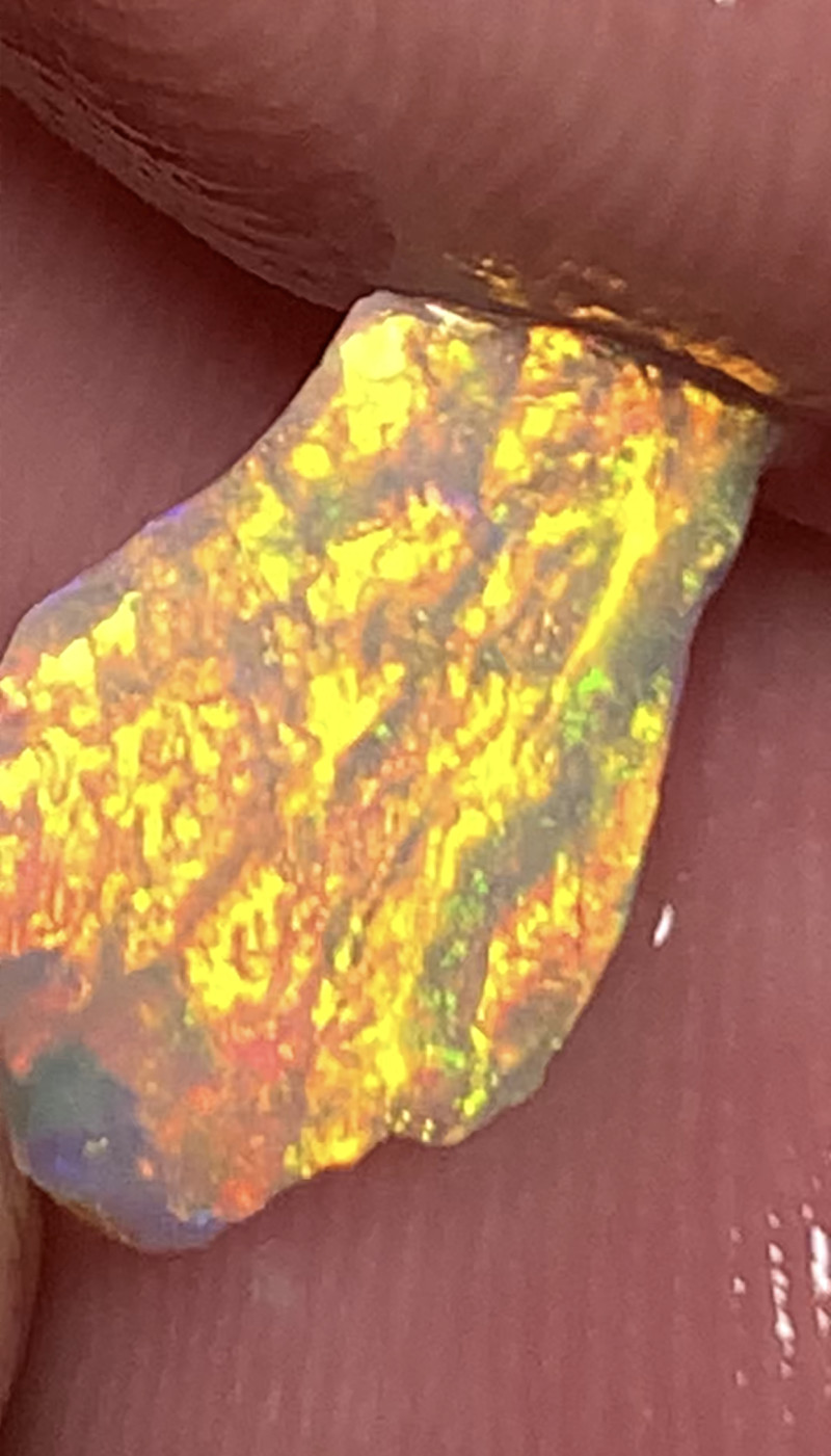 Colour Bar on Auction! Yes this skin to skin opal is JUST a Vibrant colour