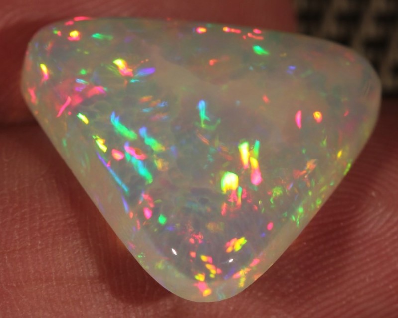 10.57CTBRILLIANT 5/5 WELO OPAL CABRAINBOW PRISM