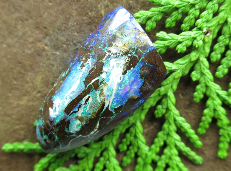 15cts."WOOD OPALOPALIZED WOOD CUT STONE"