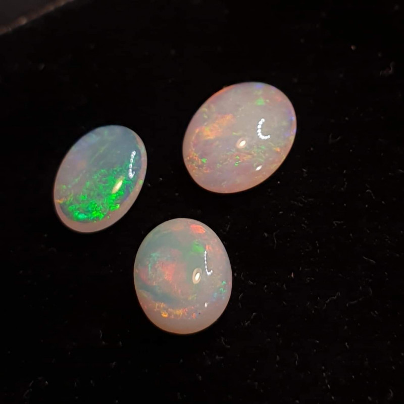 2.05cts 3 x Coober Pedy white opals